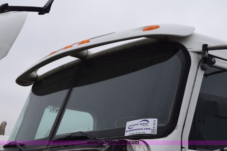 image for item K2312 2007 International 9200i semi truck