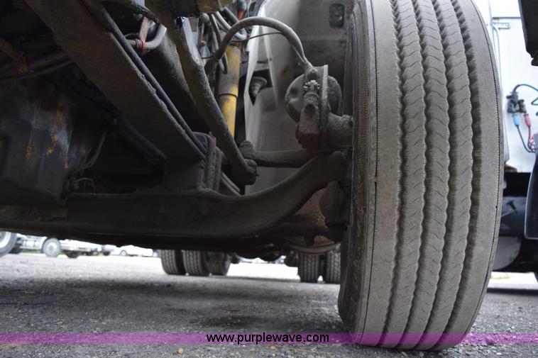 image for item K2312 2007 International 9200i semi truck