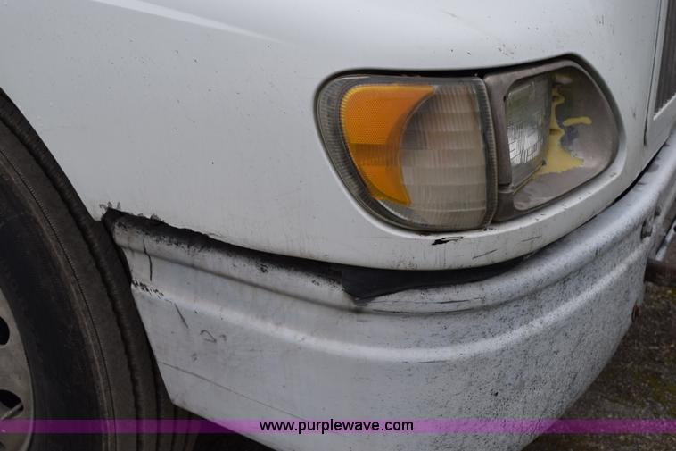 image for item K2312 2007 International 9200i semi truck