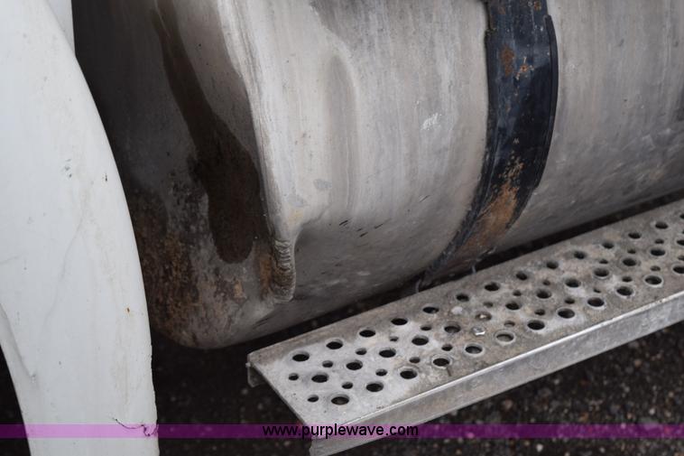 image for item K2312 2007 International 9200i semi truck