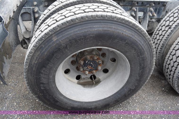 image for item K2312 2007 International 9200i semi truck