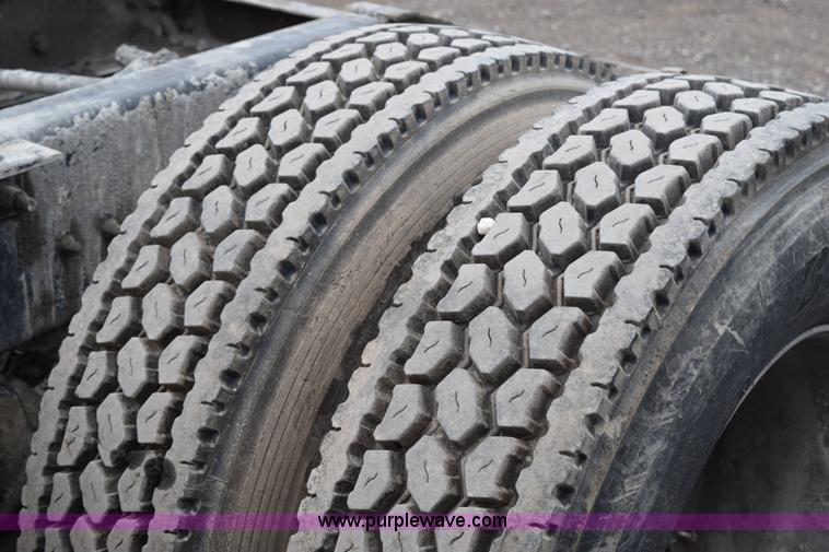 image for item K2312 2007 International 9200i semi truck