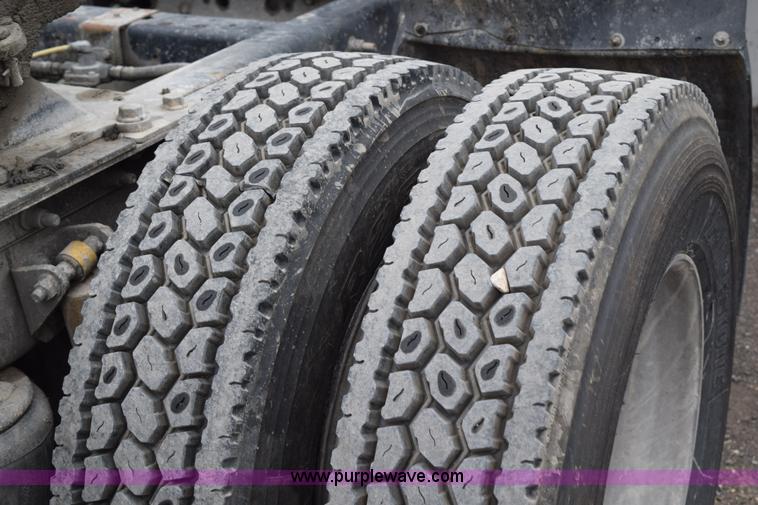 image for item K2312 2007 International 9200i semi truck