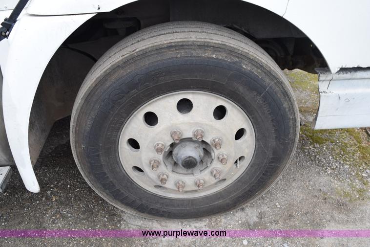 image for item K2312 2007 International 9200i semi truck