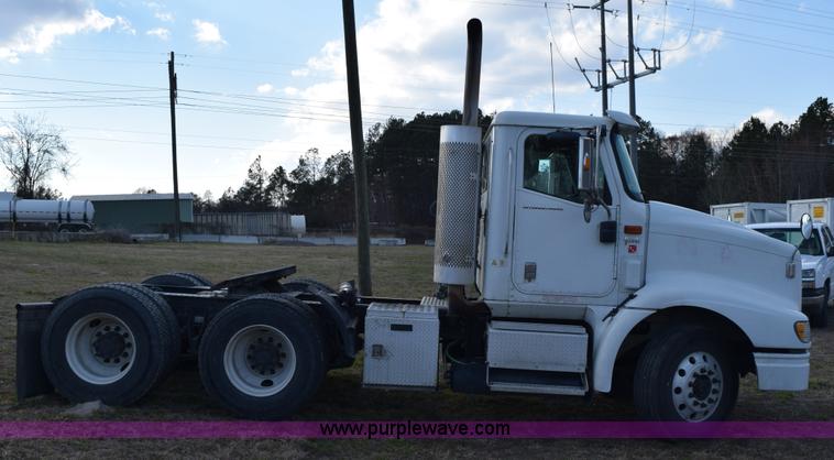 image for item K2318 2007 International 9200i semi truck