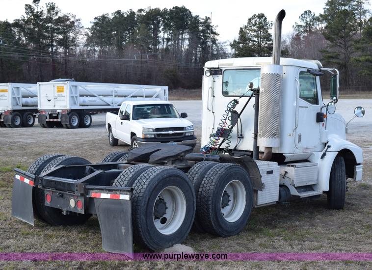 image for item K2318 2007 International 9200i semi truck