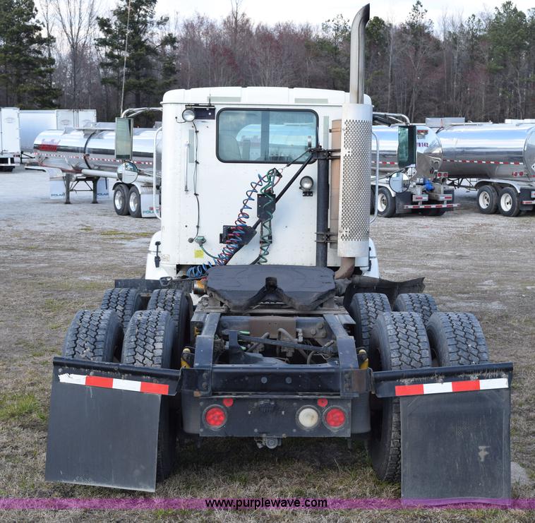 image for item K2318 2007 International 9200i semi truck