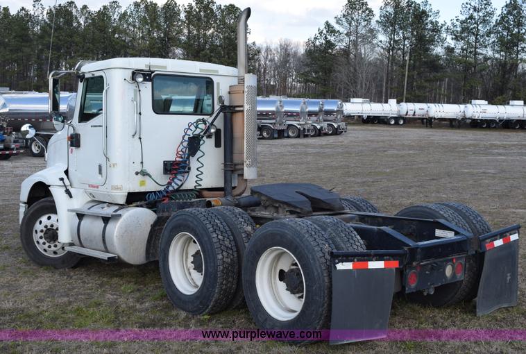 image for item K2318 2007 International 9200i semi truck