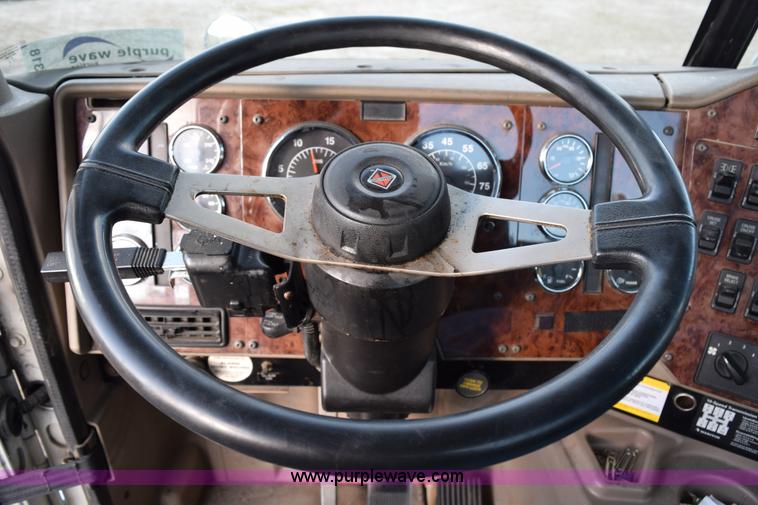 image for item K2318 2007 International 9200i semi truck