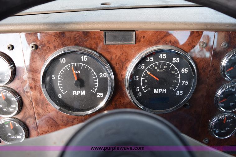 image for item K2318 2007 International 9200i semi truck