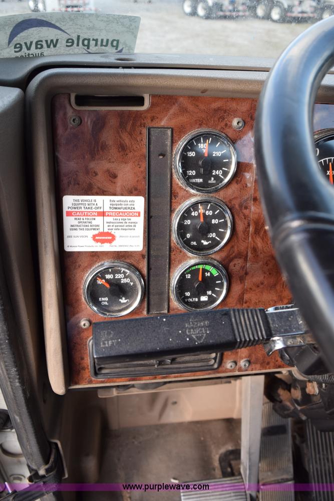 image for item K2318 2007 International 9200i semi truck