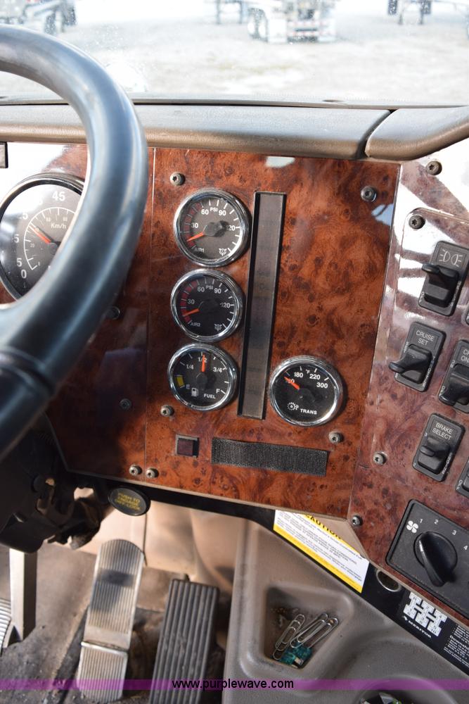 image for item K2318 2007 International 9200i semi truck