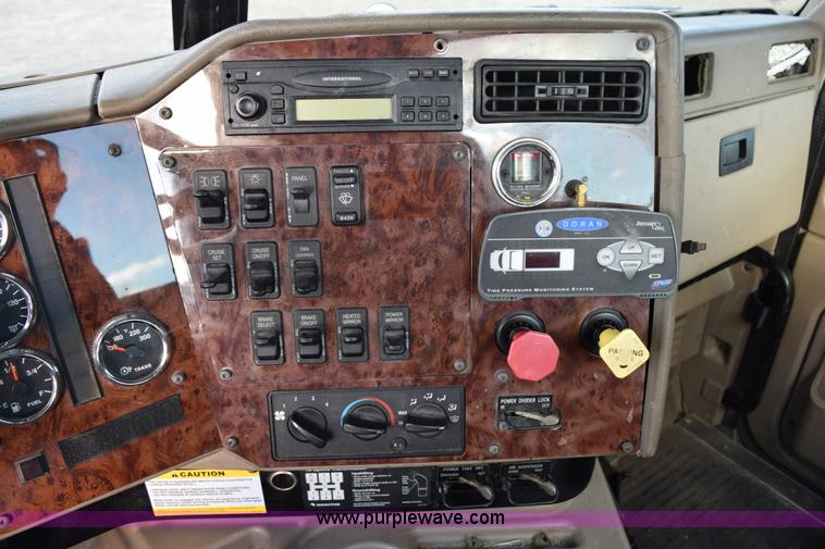 image for item K2318 2007 International 9200i semi truck