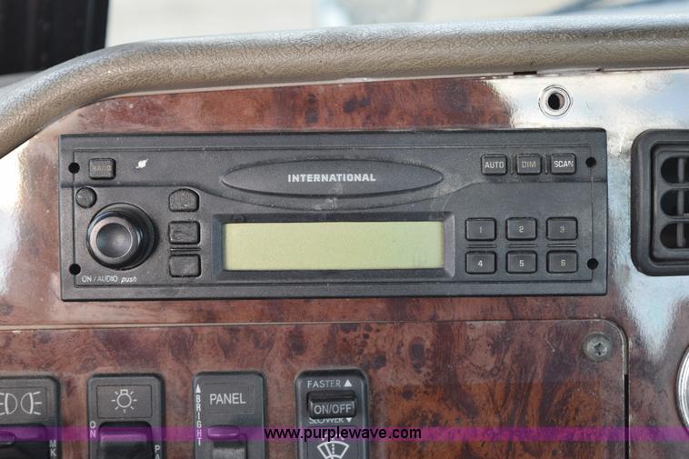 image for item K2318 2007 International 9200i semi truck