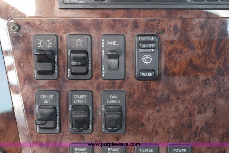 image for item K2318 2007 International 9200i semi truck