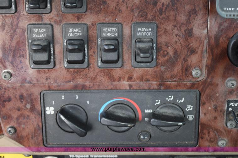 image for item K2318 2007 International 9200i semi truck