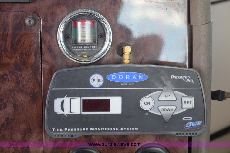 image for item K2318 2007 International 9200i semi truck