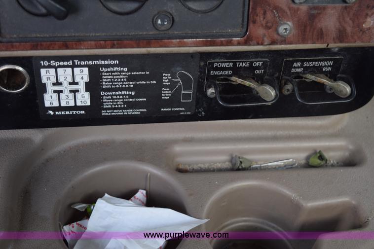 image for item K2318 2007 International 9200i semi truck