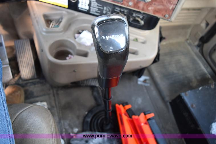 image for item K2318 2007 International 9200i semi truck