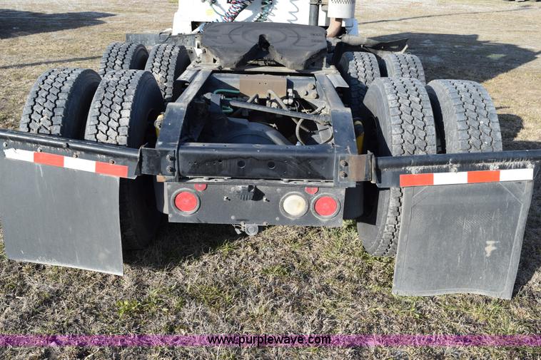 image for item K2318 2007 International 9200i semi truck