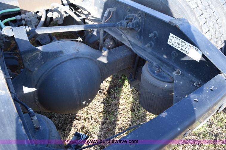 image for item K2318 2007 International 9200i semi truck