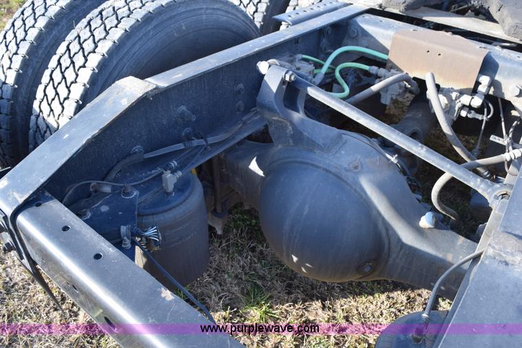 image for item K2318 2007 International 9200i semi truck