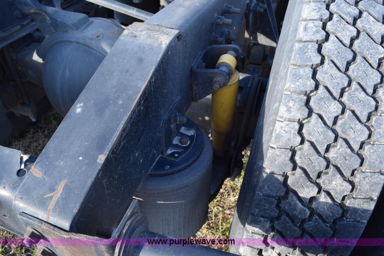 image for item K2318 2007 International 9200i semi truck