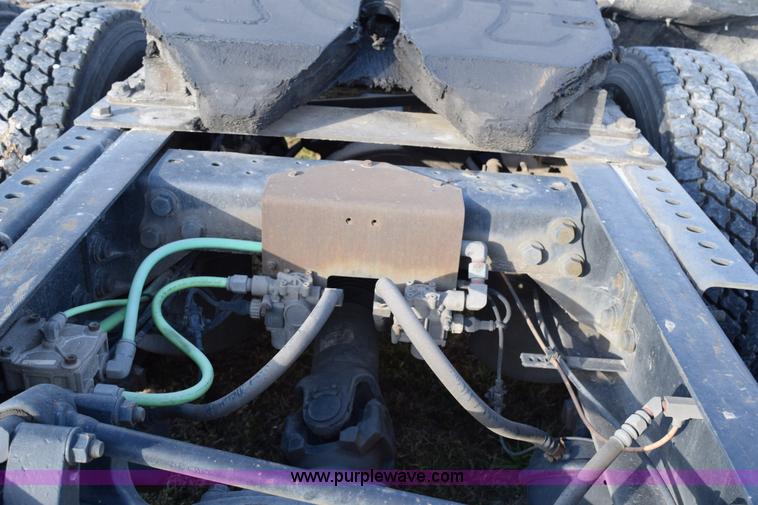 image for item K2318 2007 International 9200i semi truck