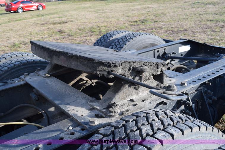 image for item K2318 2007 International 9200i semi truck