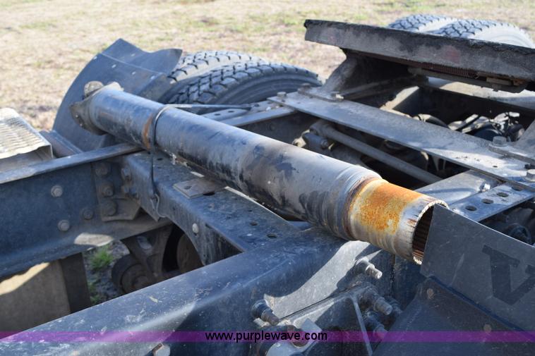 image for item K2318 2007 International 9200i semi truck