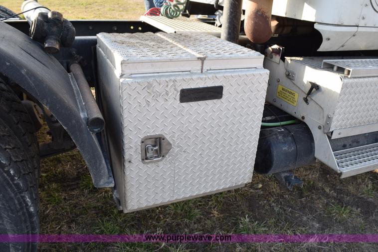 image for item K2318 2007 International 9200i semi truck