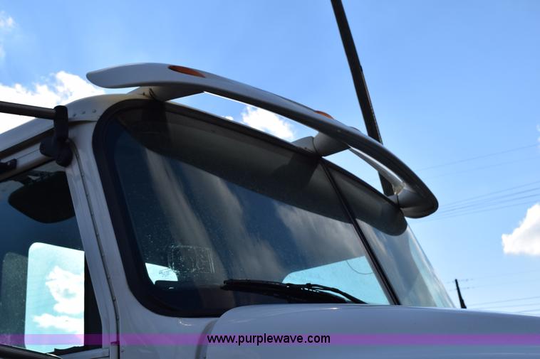 image for item K2318 2007 International 9200i semi truck