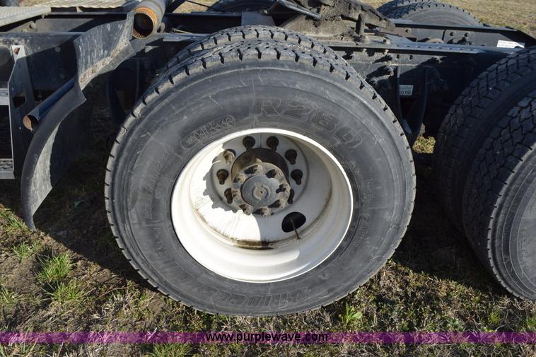 image for item K2318 2007 International 9200i semi truck