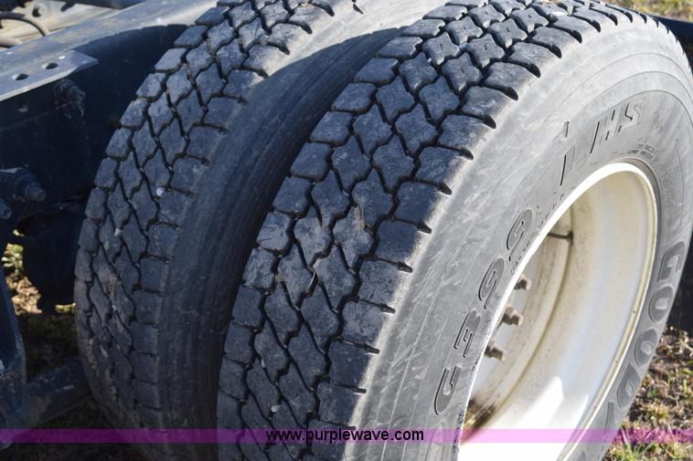 image for item K2318 2007 International 9200i semi truck