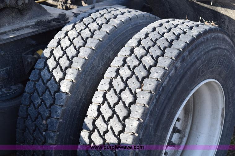 image for item K2318 2007 International 9200i semi truck