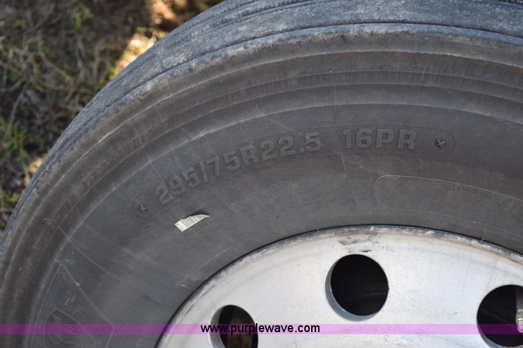 image for item K2318 2007 International 9200i semi truck