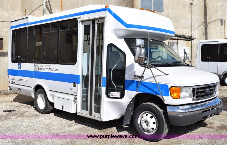 image for item K2323 2006 Ford E350 Super Duty bus