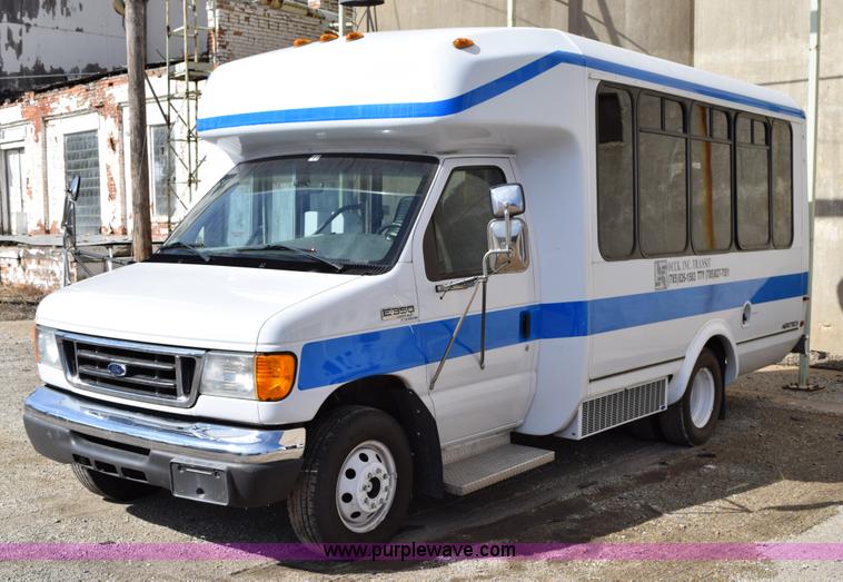 image for item K2323 2006 Ford E350 Super Duty bus
