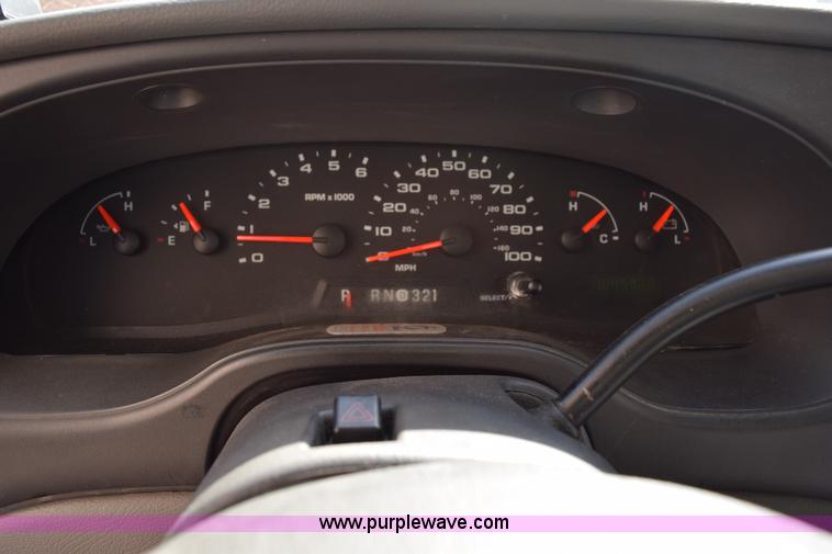 image for item K2323 2006 Ford E350 Super Duty bus