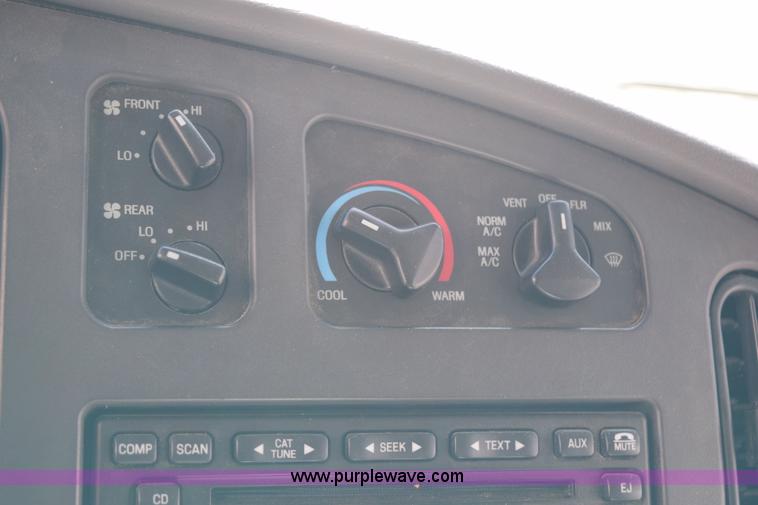 image for item K2323 2006 Ford E350 Super Duty bus