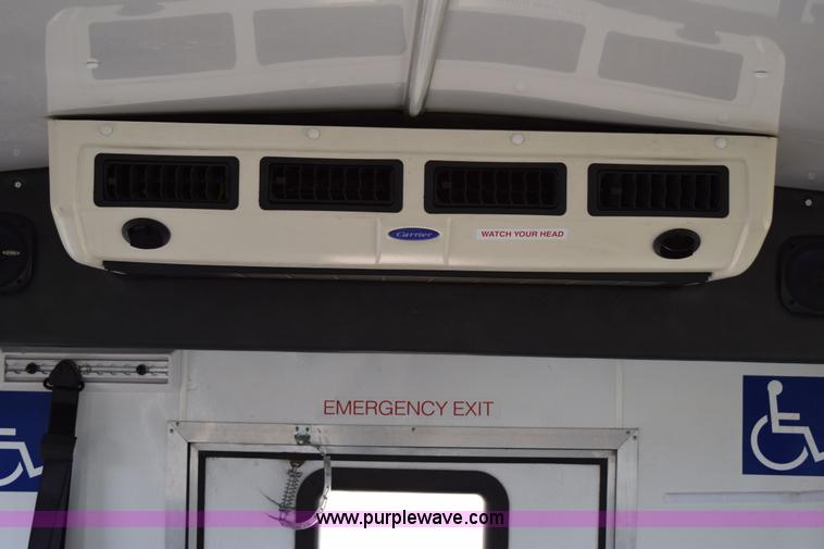 image for item K2323 2006 Ford E350 Super Duty bus