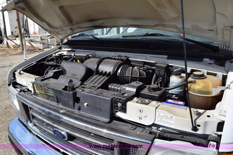 image for item K2323 2006 Ford E350 Super Duty bus