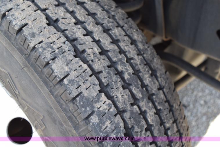 image for item K2323 2006 Ford E350 Super Duty bus