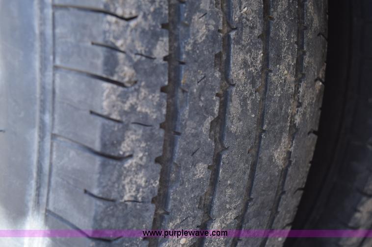 image for item K2323 2006 Ford E350 Super Duty bus