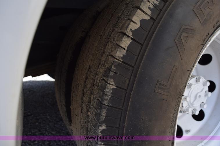 image for item K2323 2006 Ford E350 Super Duty bus