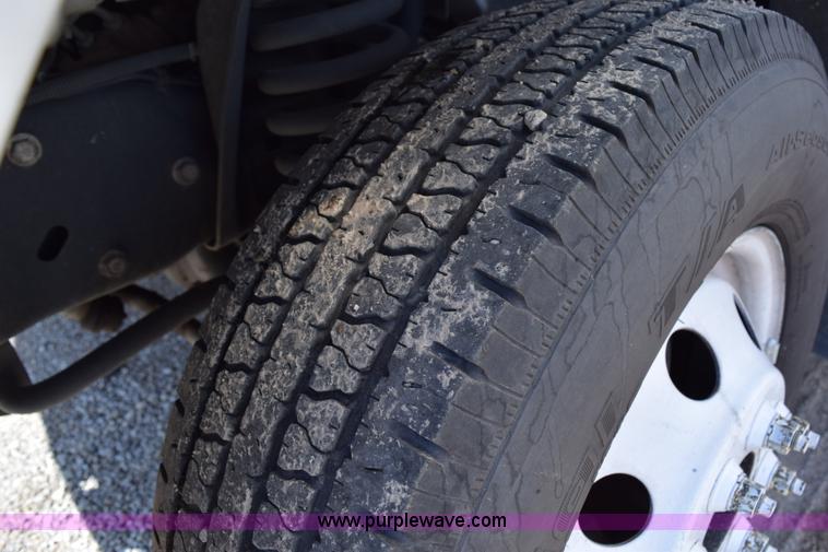 image for item K2323 2006 Ford E350 Super Duty bus