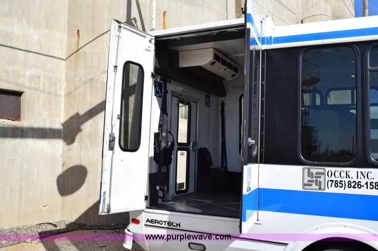 image for item K2323 2006 Ford E350 Super Duty bus