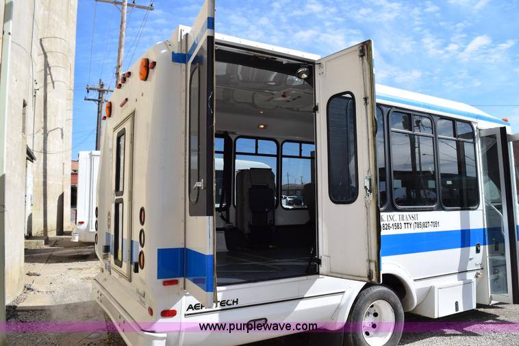 image for item K2323 2006 Ford E350 Super Duty bus