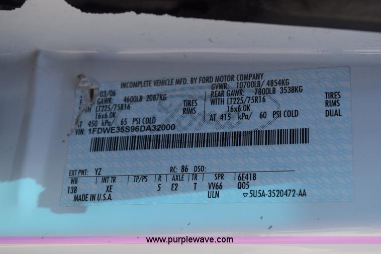 image for item K2323 2006 Ford E350 Super Duty bus