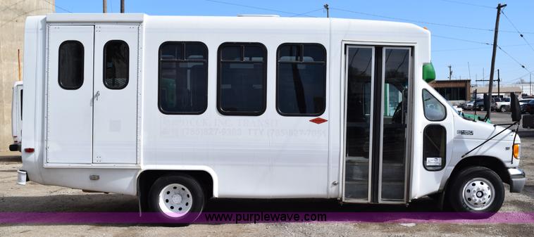 image for item K2324 2002 Ford Econoline E450 bus